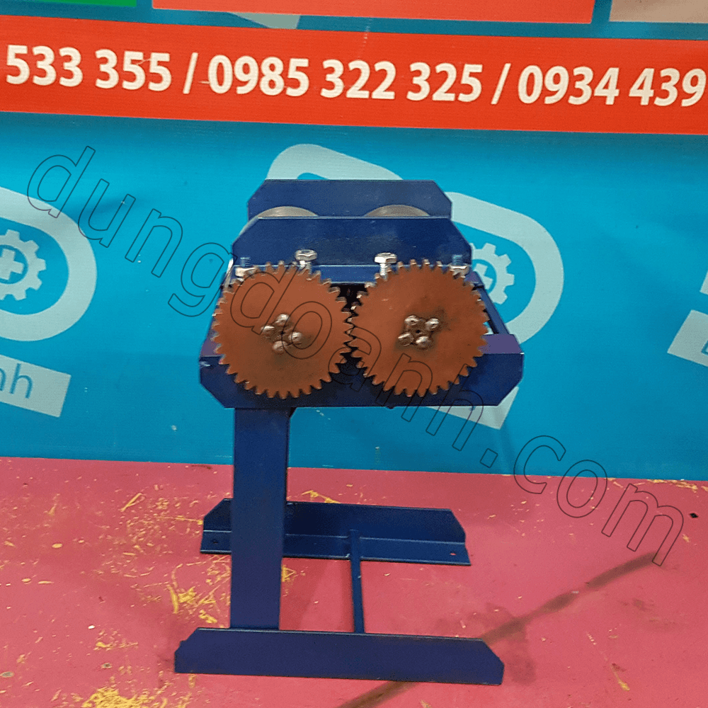 Mặt bên máy thái bì lợn sợi làm nem
