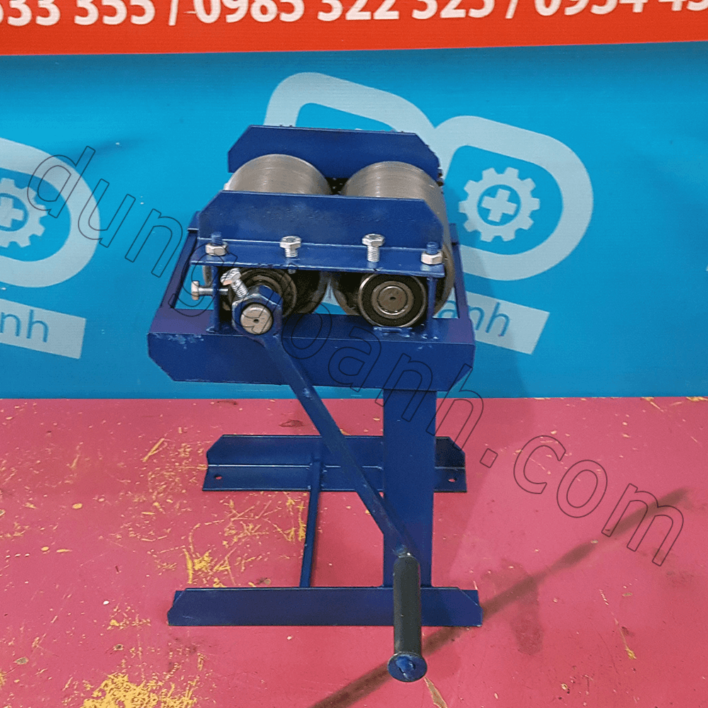 Mặt bên máy thái bì quay tay