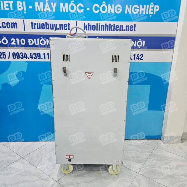 Mặt sau tủ cũng bằng inox (bóc lớp màng chống xước trước khi sử dụng)
