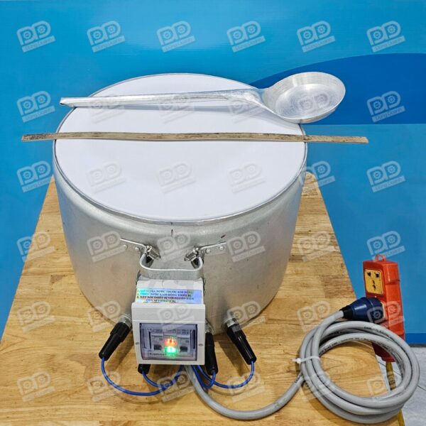 Nồi mấu mới tặng kèm muôi + vải + gạt bánh