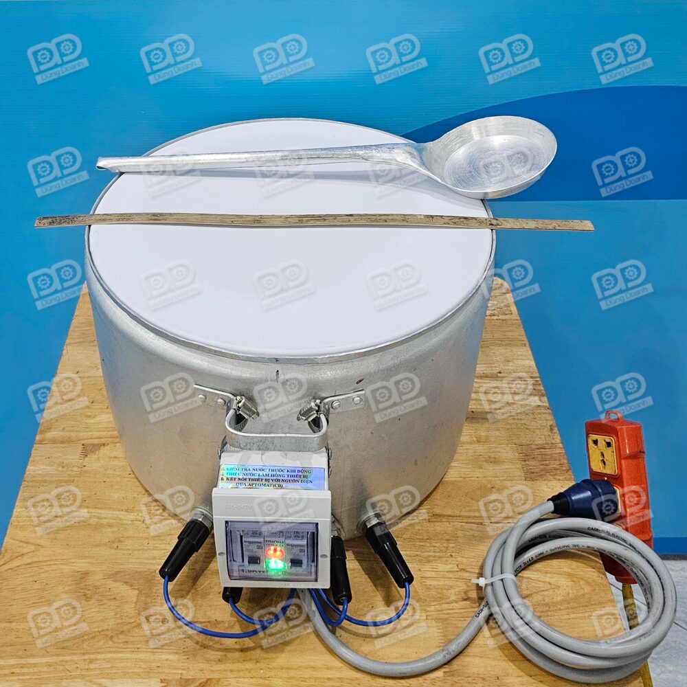 Nồi mấu mới tặng kèm muôi + vải + gạt bánh