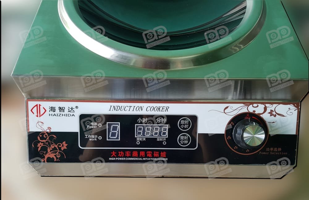 Mặt trước bếp từ 3500w với núm điều chỉnh và màn led