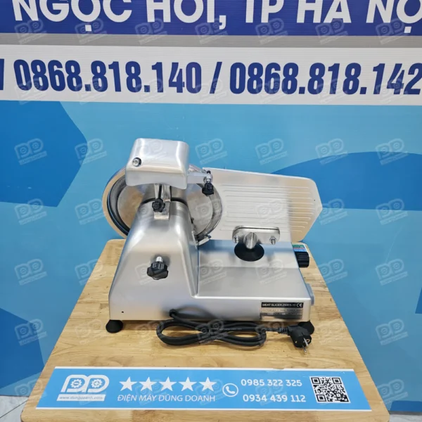 Máy thái thịt 250ES 15 Chân đế cao su chống trượt giúp máy chạy êm ái
