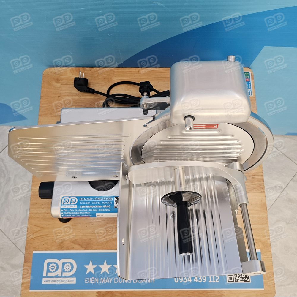 Máy thái thịt 250ES 8 Tích hợp bộ đá mài tiện lợi ngay trên thân máy