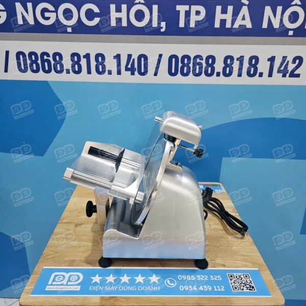 Máy thái thịt 250ES 13 Thiết kế hợp kim nhôm bền bỉ, sáng bóng, đảm bảo vệ sinh