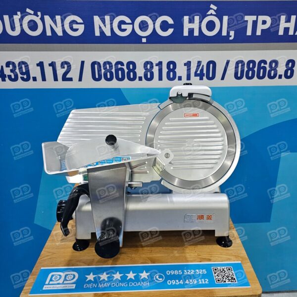 Mặt trước máy thái thịt nguội thịt đông lạnh