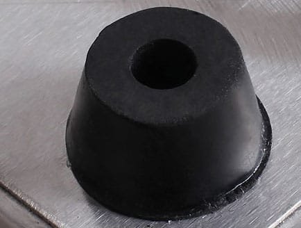 Chân ITO-500 bằng cao su vừa tăng ma sát vừa êm và chống xước mặt tiếp xúc