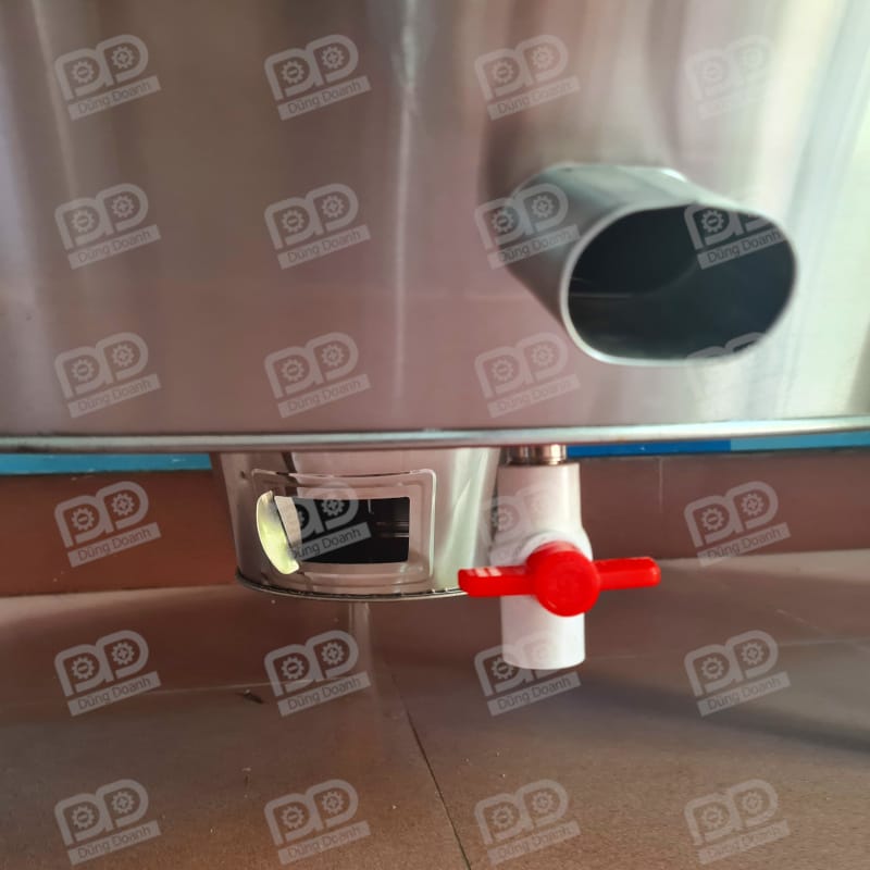 Có van xả dầu - nước và ống gió tươi