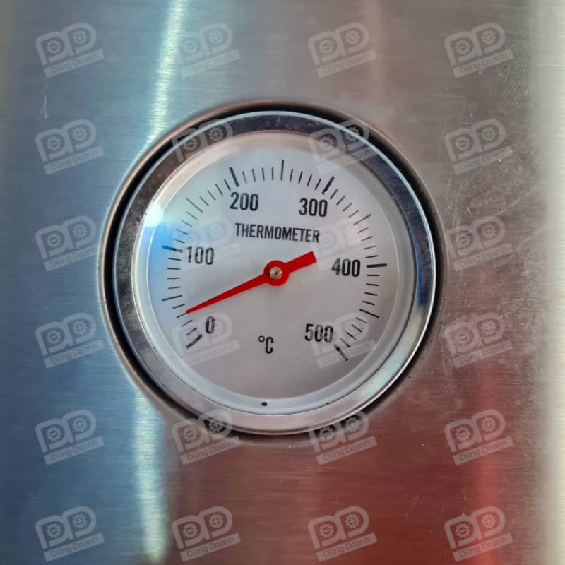 Có cả đồng hồ báo nhiệt giúp kiểm soát nhiệt độ món nướng