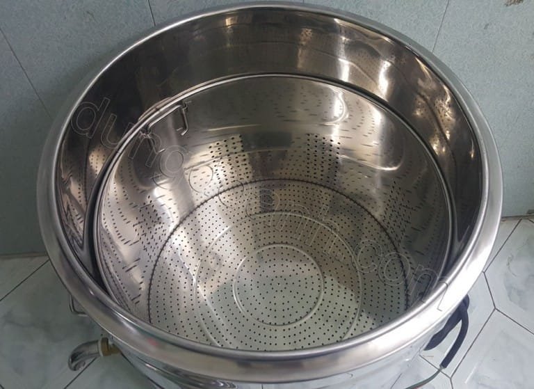 Giỏ inox trong lòng nồi