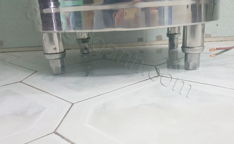 Bộ 4 chân nồi chắc chắn cân bằng có thể điều chỉnh được độ cao thấp