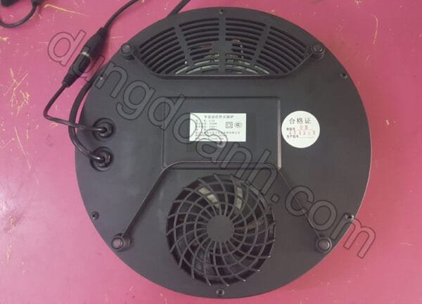 Mặt đáy thiết kế thông thoáng với chế độ làm mát tốt giúp các linh kiện hoạt động ổn định bền hơn