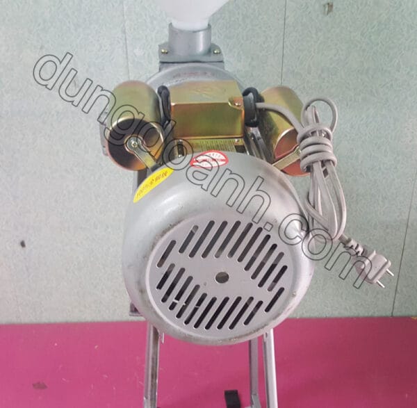 Mặt sau và cánh quạt làm mát mô tơ