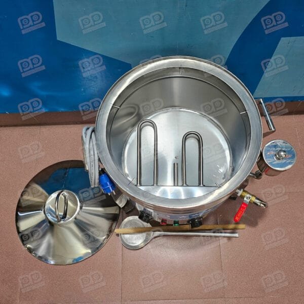 Bên trong lòng nồi bánh cuốn 40cm