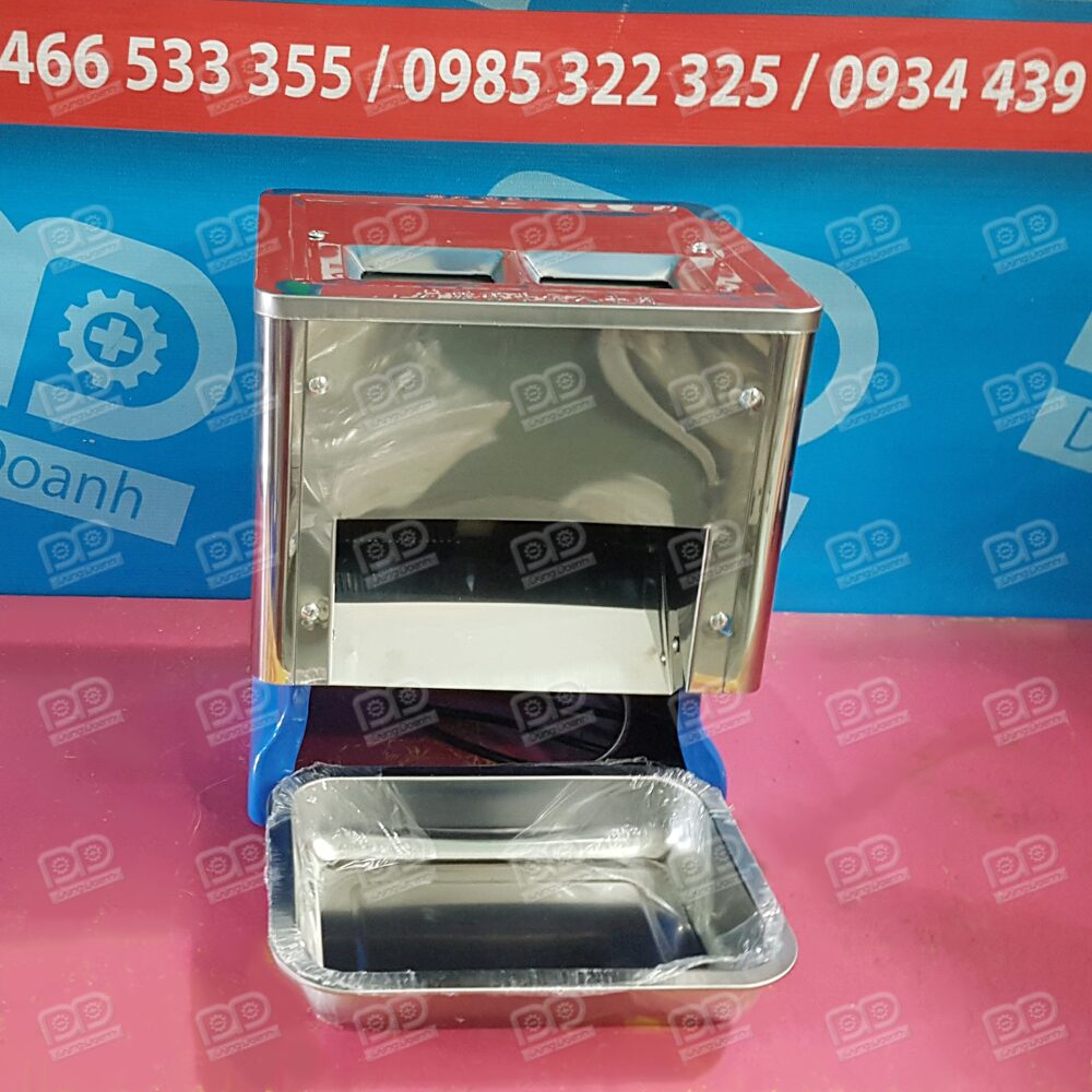 Máy thái thịt mini 2 cửa 2 cỡ HO-72 2 Thao tác vận hành rất đơn giản nhờ công tắc điện nằm ở phía sau thân má