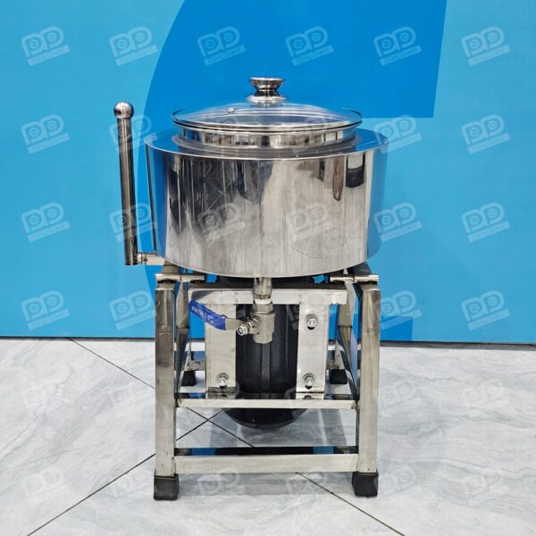 Máy có tích hợp vòi xả nước đá tiện lợi ở phía sau để vệ sinh khoang chứa đá một cách sạch sẽ