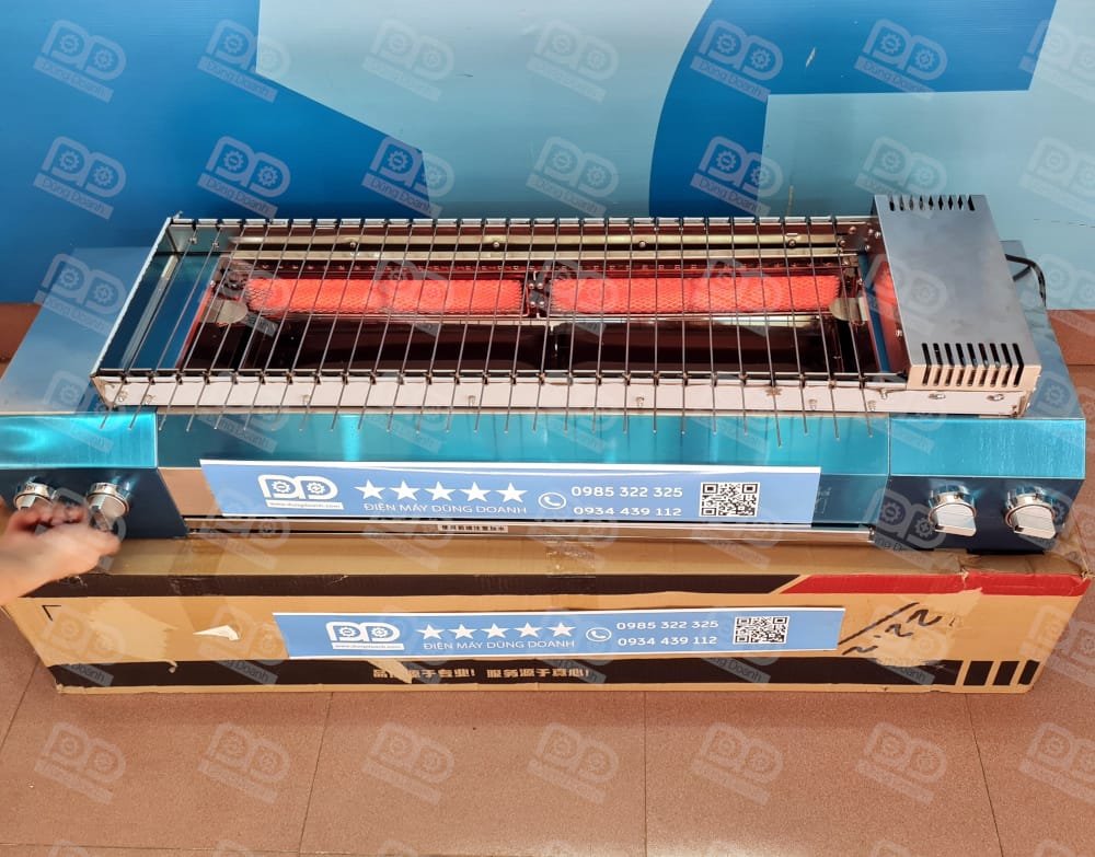 Hình ảnh bếp xiên quay khi hoạt động