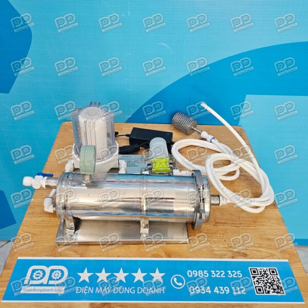 Máy lọc rượu mini 10 Máy có thiết kế để bàn cực kỳ nhỏ gọn, không chiếm diện tích, rất tiện lợi cho các chú, các anh đam mê sưu tầm và chơi rượu ngâm tại nhà