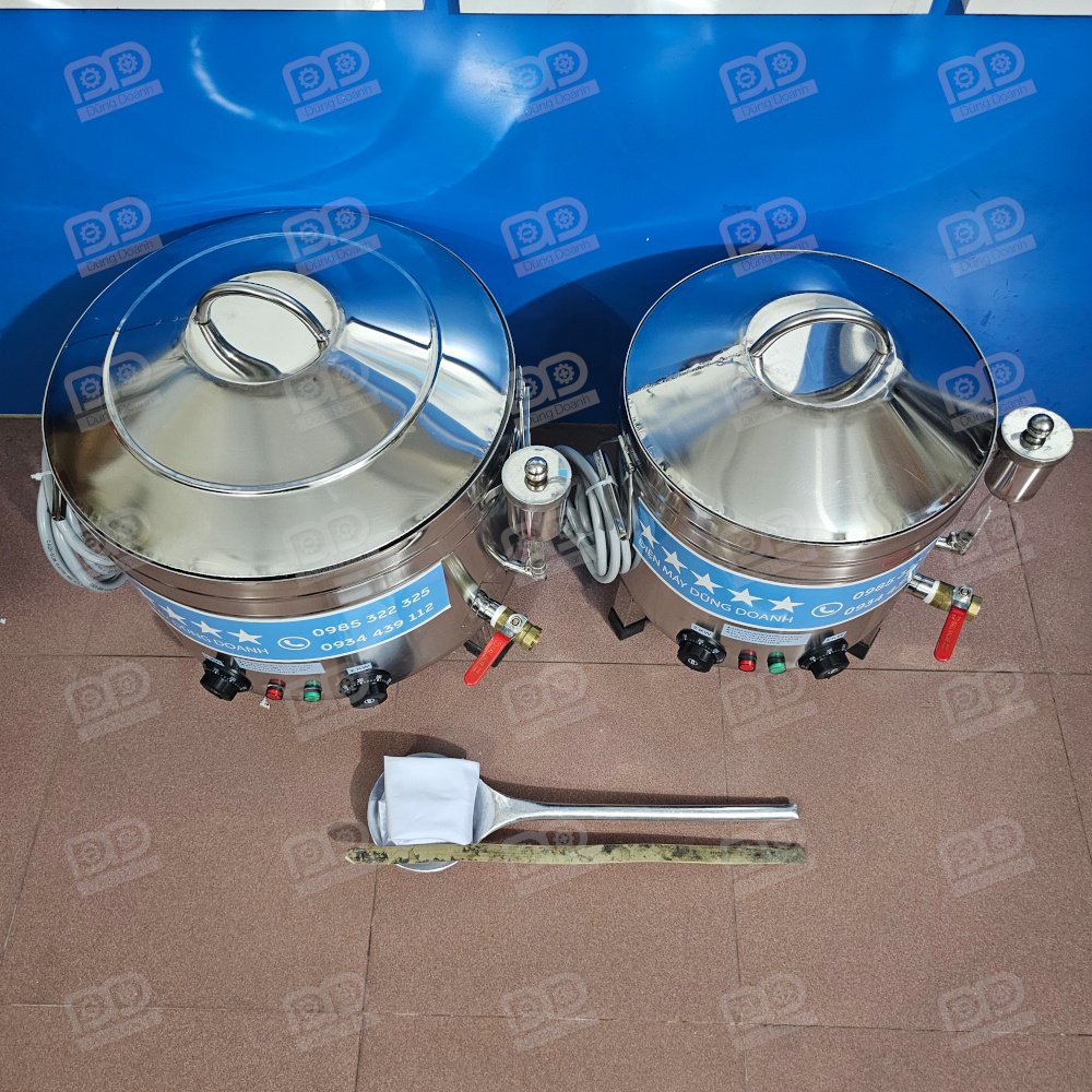 Nồi tráng bánh vẫn đầy đủ như phiên bản thường