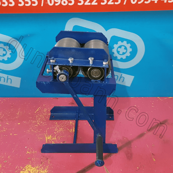 Mặt bên máy thái bì quay tay