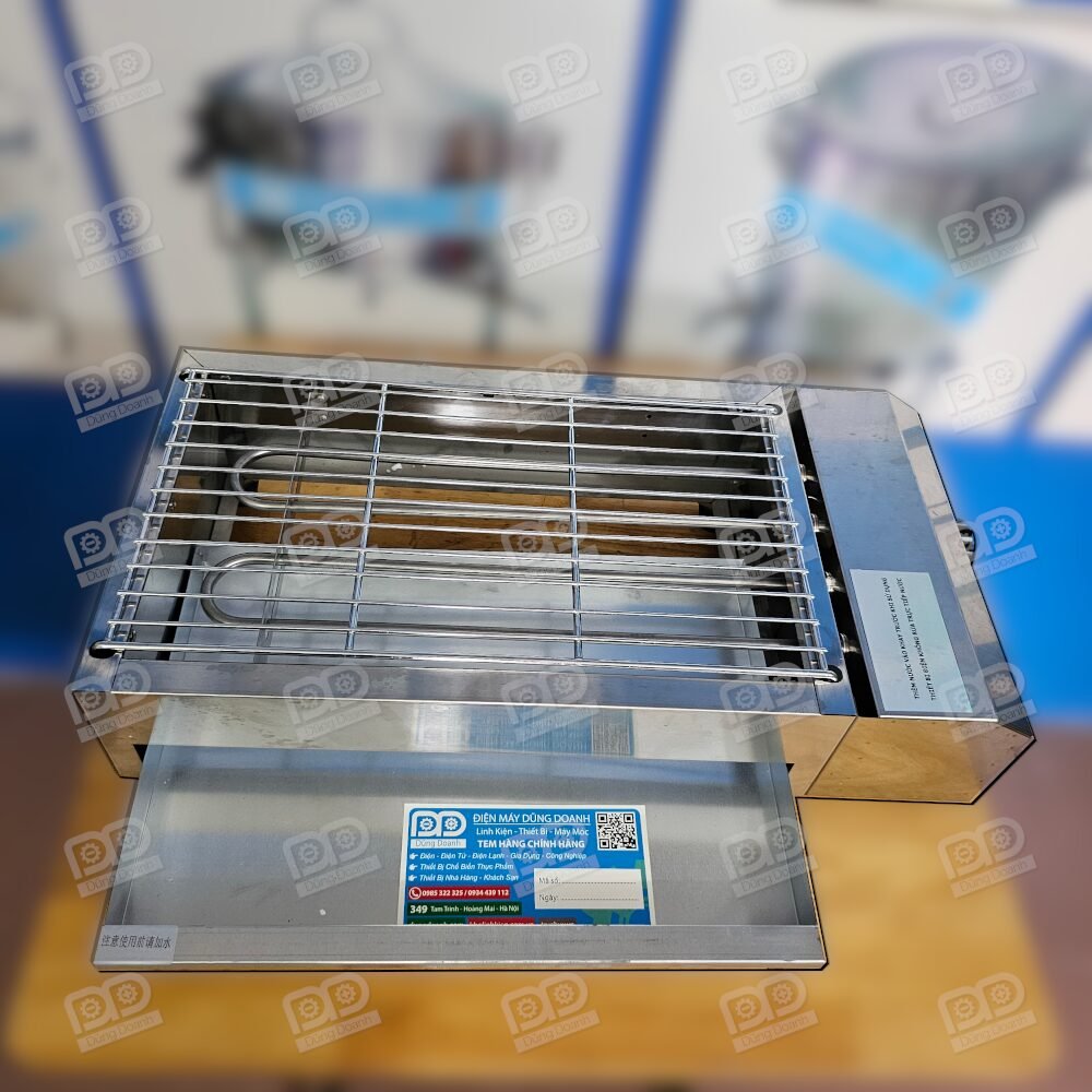 Nhớ cho nước vào khay trước khi nướng