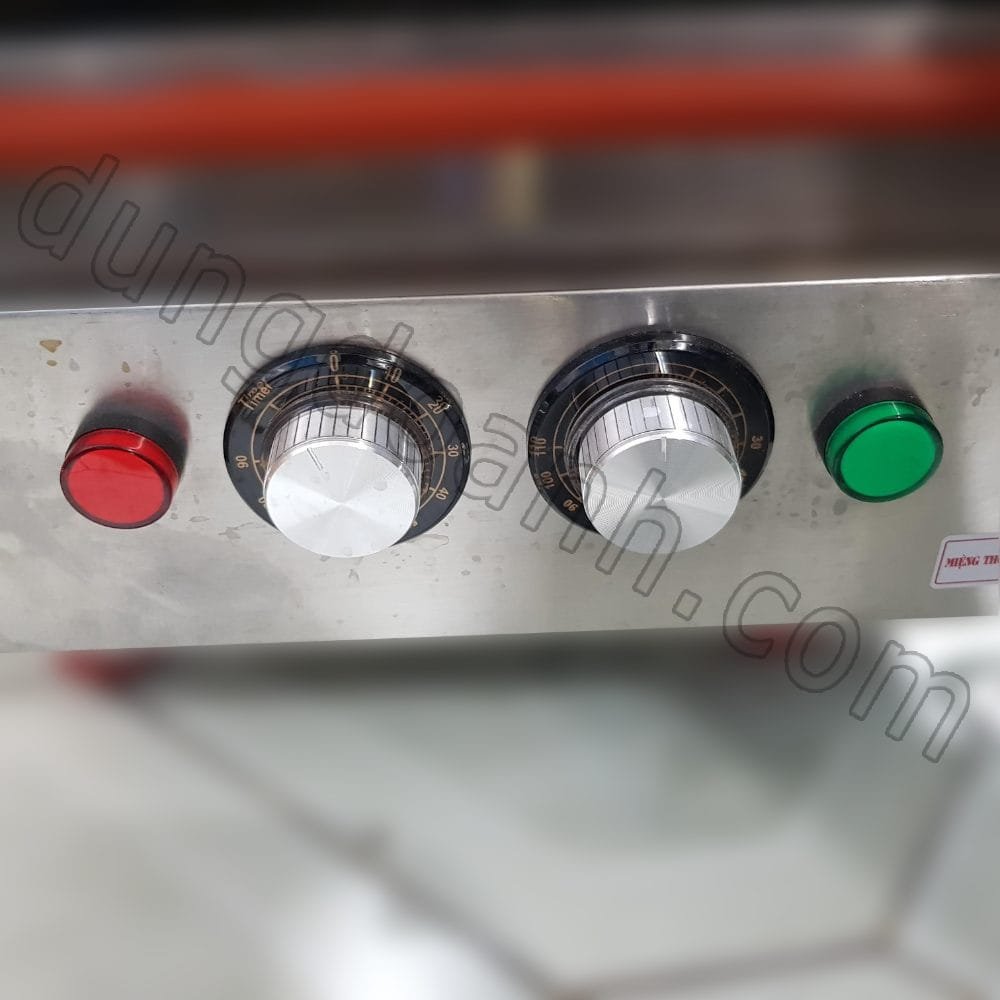 Phần điều khiển của tủ hấp mini