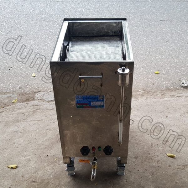Trong lòng máy hấp bánh 3 tầng đa năng 100 lít hình vuông