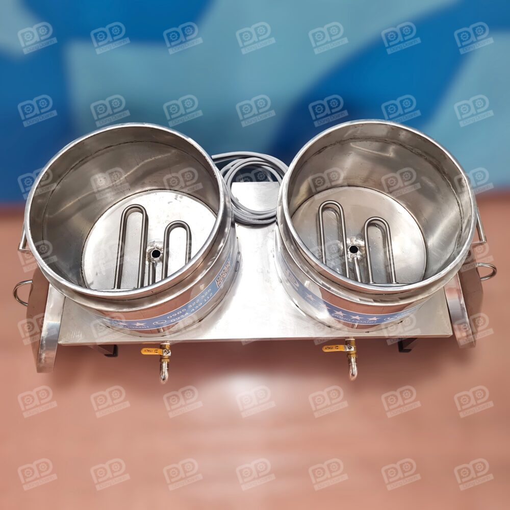 Bộ nồi tráng bánh cuốn đôi liền bàn 30cm 23 Nắp nồi được thiết kế khum bán nguyệt thông minh, giải quyết triệt để vấn đề nước đọng nhỏ giọt làm hỏng bề mặt bánh khi đang tráng