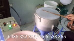 Tráng bánh cuốn bằng nồi tráng bánh cuốn điện