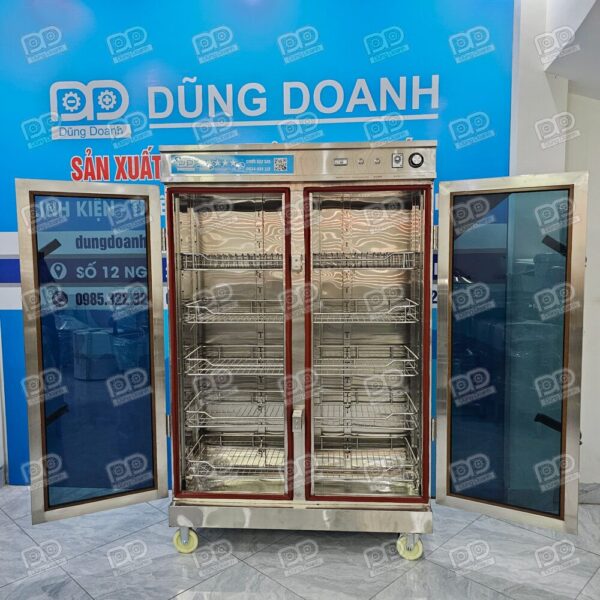 Tủ sấy công nghiệp 2 cánh kính VN 10 Với thiết kế 5 tầng rộng rãi, tủ có khả năng sấy khô và khử trùng từ 300 đến 600 bát đũa chỉ trong một lần vận hành