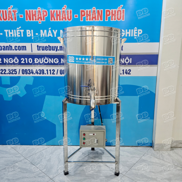 Mẫu máy mới được bổ sung tủ điện điều khiển và 2 van xả (có 1 van xả cao) giúp hạn chế tình trạng cạn nước khi sử dụng.