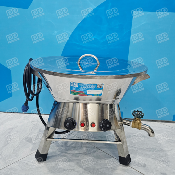 Thiết kế thành vát rộng rãi giúp thao tác lật đảo, vớt thực phẩm diễn ra dễ dàng và thuận tiện.