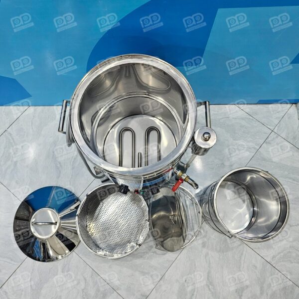Nâng cấp hiệu suất bếp ăn với bộ nồi đa năng dùng điện, thay thế hoàn toàn các phương pháp nấu thủ công vất vả.
