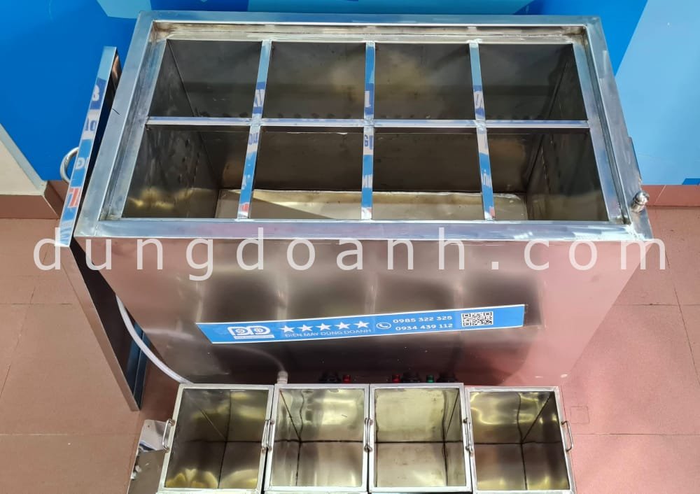 Bên trong tủ giữ nóng thức ăn nhiệt dầu