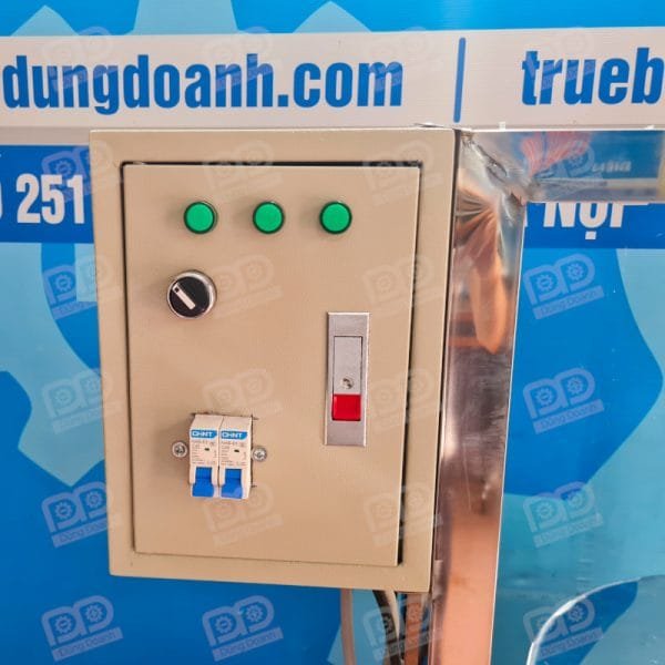 Tủ điện điều khiển công suất và mô tơ quay