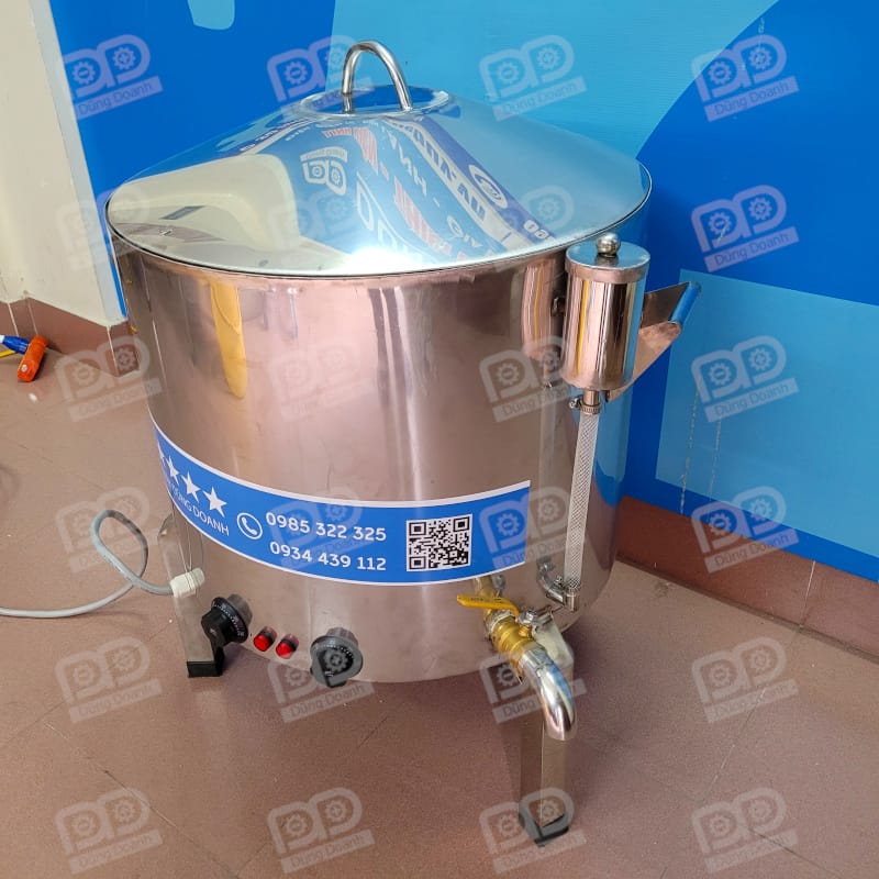 Nồi có đầy đủ van xả, ống thăm, phễu tiếp nước