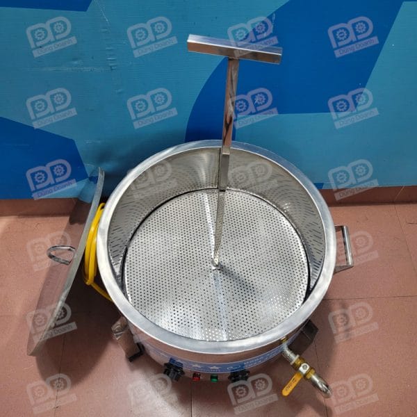 Vỉ rán đậu giúp dễ dàng thao tác khi sử dụng