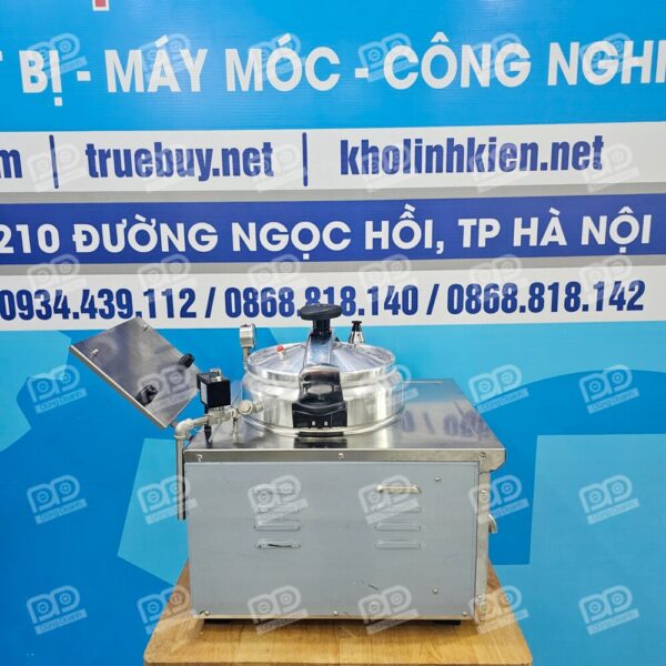 Công suất 3kW mạnh mẽ: Khả năng gia nhiệt thần tốc giúp dầu sôi nhanh, rút ngắn thời gian chờ đợi và đảm bảo lớp vỏ gà luôn đạt độ giòn tan lý tưởng