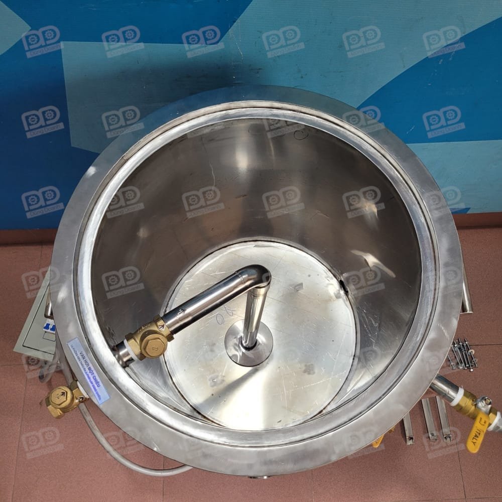 Bên trong nồi có ống dẫn hơi từ khoang đun cách thủy