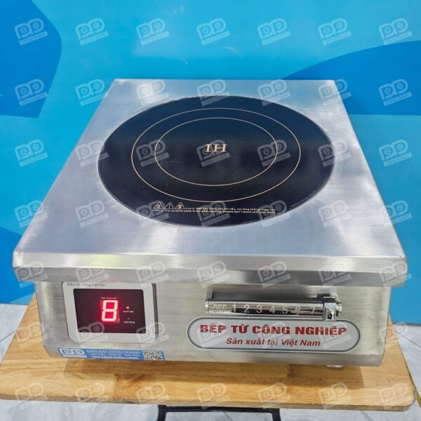 Hệ thống điều khiển cơ dạng gạt cực kỳ bền bỉ và dễ sử dụng, ngay cả với những người mới tiếp xúc lần đầu.