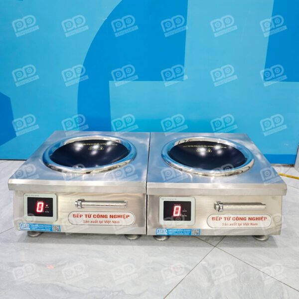 Bếp từ công nghiệp VN 3500W 5000W mặt cầu lõm 12 Hệ thống hiển thị trực quan: Đèn báo nguồn và đèn hiển thị mức công suất giúp đầu bếp dễ dàng theo dõi trạng thái hoạt động của bếp ngay cả trong không gian bận rộn.