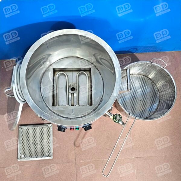 Bếp chiên có 2 thanh gia nhiệt bền bỉ