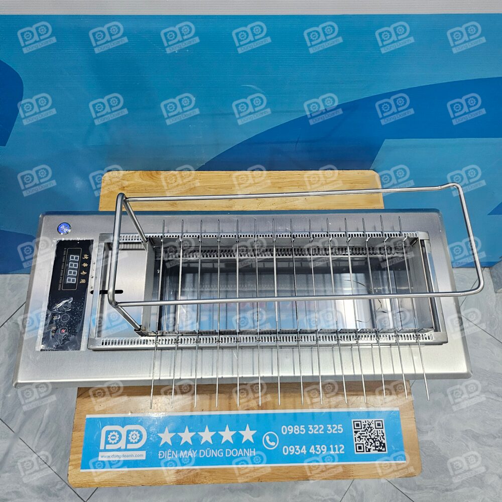 Máy nướng xiên tự xoay dùng điện âm bàn 14 xiên cảm ứng 14 Toàn bộ thân bếp được gia công từ chất liệu Inox sáng bóng, không chỉ mang lại độ bền vượt trội, chống han gỉ mà còn cực kỳ dễ dàng lau chùi, vệ sinh sau khi sử dụng.