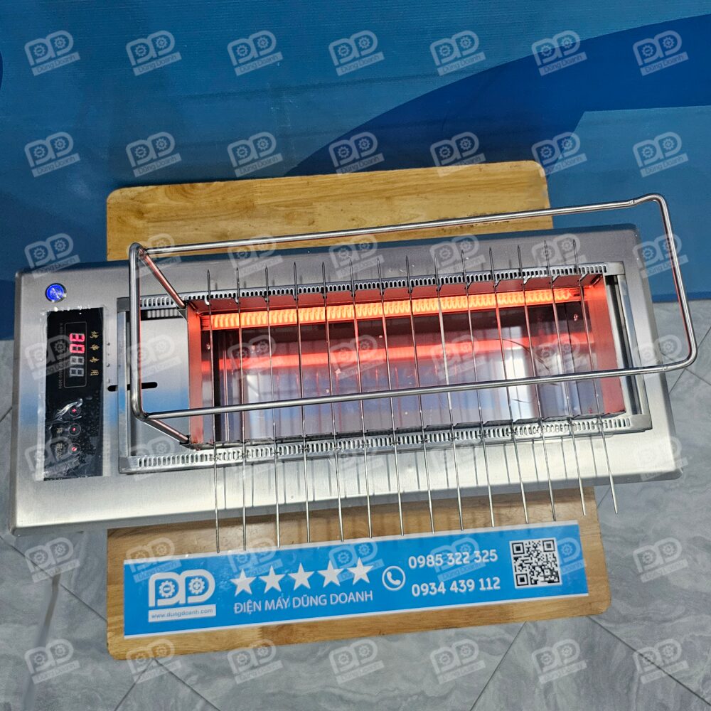 Máy nướng xiên tự xoay dùng điện âm bàn 14 xiên cảm ứng 18 Sản phẩm vận hành hoàn toàn bằng điện năng, loại bỏ hoàn toàn khói bụi độc hại của than truyền thống, bảo vệ sức khỏe người dùng và thân thiện với môi trường.