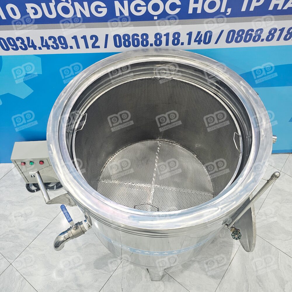 Nồi nấu nhiệt dầu 300 Lít là giải pháp đột phá giúp chế biến thực phẩm số lượng lớn một cách nhanh chóng, đồng đều và hoàn toàn không lo cháy khét nhờ công nghệ truyền nhiệt gián tiếp hiện đại