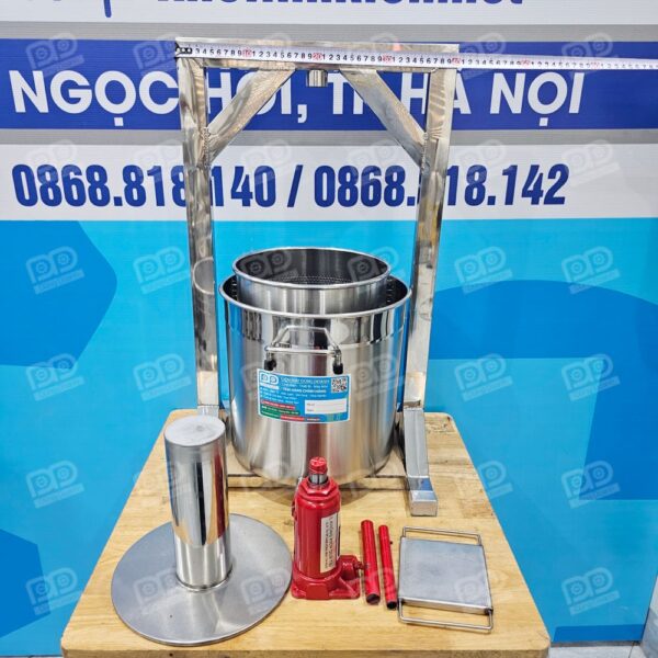 Máy ép inox 22 lít / 36 lít 13 hiết kế thủ công, không cần điện, giúp tiết kiệm chi phí và dễ dàng sử dụng.