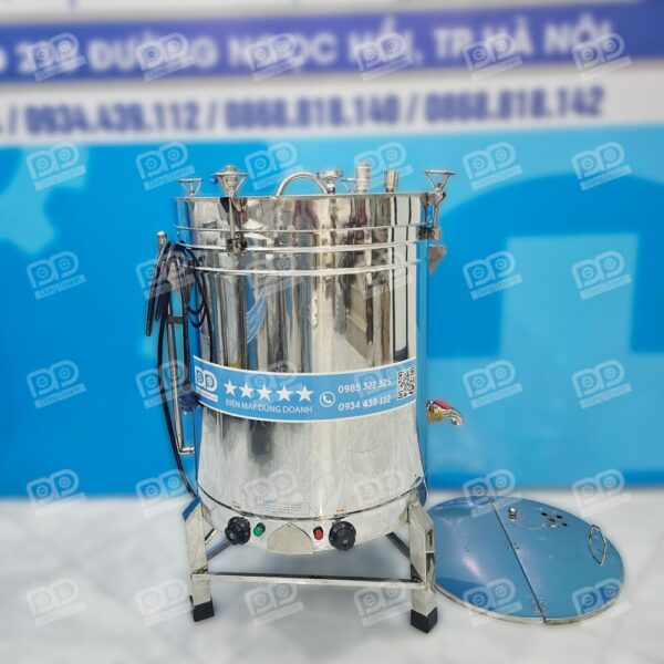 Sản phẩm đi kèm nắp bán nguyệt tiện lợi, dễ dàng chuyển đổi từ nồi ninh áp suất sang nồi bán hàng chuyên nghiệp.