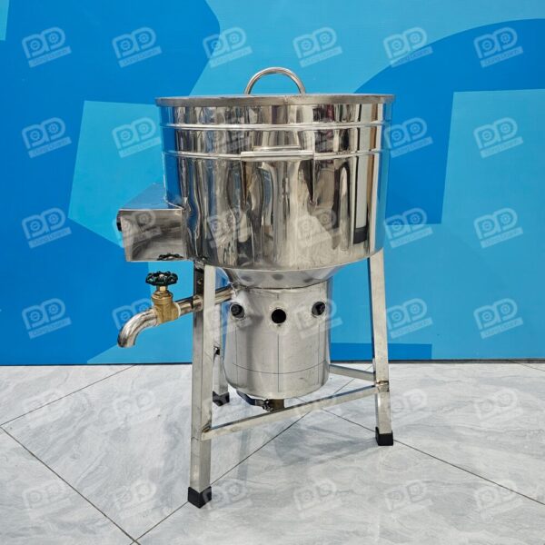 Với cơ chế cặn thức ăn tự rơi xuống nước, bạn có thể chiên nhiều loại thực phẩm khác nhau mà không lo lẫn mùi.