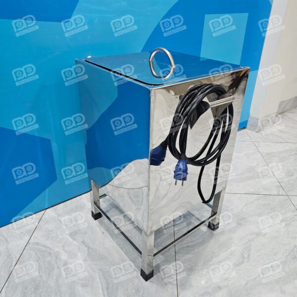 Dung tích 50L vừa vặn cho nhu cầu gia đình vào dịp lễ Tết hoặc phục vụ khách hàng lẻ hàng ngày.