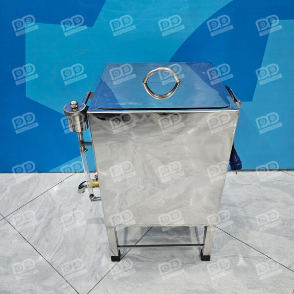 Tích hợp van xả đáy thông minh, giúp việc vệ sinh nồi sau khi nấu trở nên nhanh chóng và cực kỳ dễ dàng.